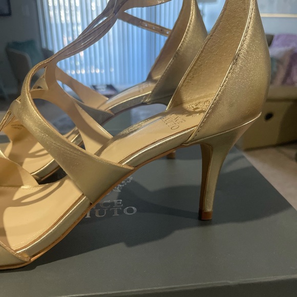 Gold Heels - Picture 7 of 8